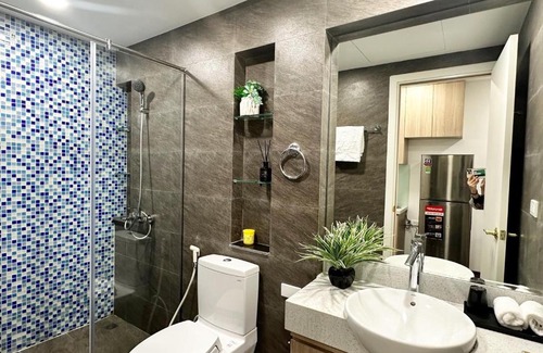 Truc Bach Apartment | Queen Apartment West Lake
