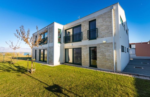 Nin Apartment | Queen Beach Apartments
