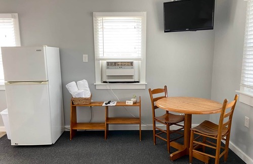 Buxton House | Queen bed, Kitchenette 100 Meters From Oceanfront
