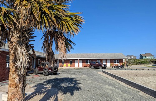 Buxton House | Queen bed, Kitchenette 100 Meters From Oceanfront