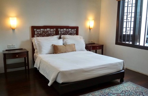 Bandar Melaka House | Queen Bed Room with Private Bathroom and AC, 3 mins walk to Jonker Street