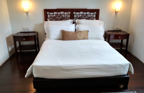 Bandar Melaka House | Queen Bed Room with Private Bathroom and AC, 3 mins walk to Jonker Street