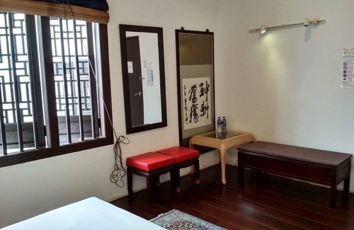 Bandar Melaka House | Queen Bed Room with Private Bathroom and AC, 3 mins walk to Jonker Street