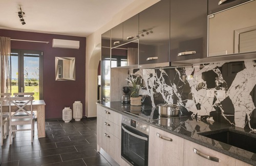 Svoronata Apartment | Queen Bee Residence