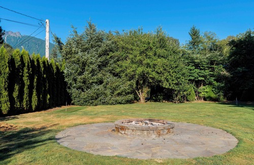 Biddleville Apartment | Queen City House of Animals - 2 BR /1BA : Close to Uptown Charlotte