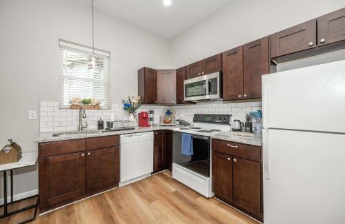 Avondale Apartment | Queen City Retreat 1 Cozy Home for 6 Near Attractions & Restaurants