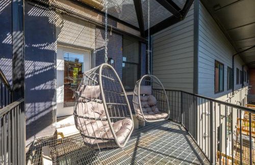 Mount Auburn Apartment | Queen City Views 1 Chic 1 BDR