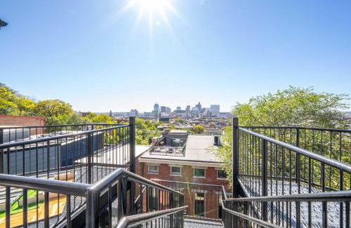 Mount Auburn Apartment | Queen City Views 4 Chic Apt