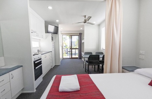 Alexandra Headland Cabin | Queen Ensuite Cabin 5 Berth - Queen Ensuite Cabin 5 Berth
