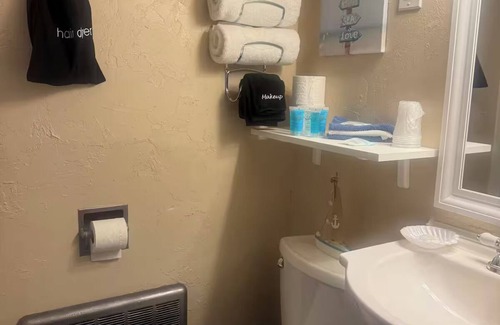 Buzzards Bay Hotel | queen & full bed, Buzzards Bay, walk to cape cod canal, extended stay available