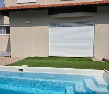 Kiryat Ata Apartment | Queen