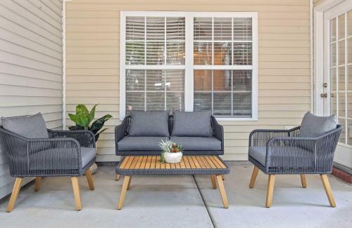 Charleston House | Queen Kelsey - mins from Credit One - pet friendly