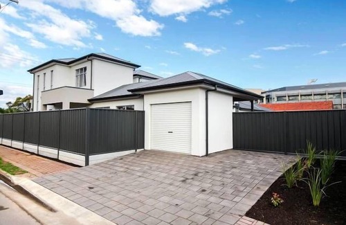 Woodville South House | Queen Lizzy Townhouses - 6