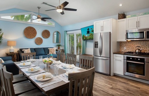Uptown - Upper Duval House | *QUEEN OF LOUISA @ DUVAL* Home in Old Town & Private Pool + LAST KEY SERVICES