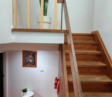 Carlingford House | Queen Room in Spacious House - Close to Shops and Station - NC6
