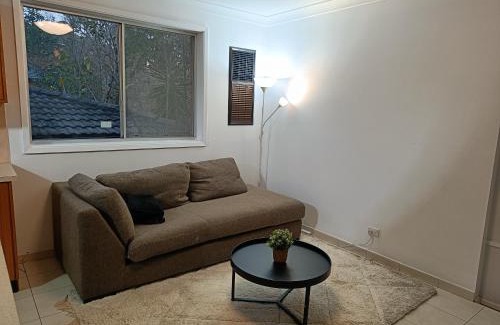 Carlingford House | Queen Room in Spacious House - Close to Shops and Station - NC6