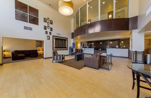 Miami Springs Apartment | Queen Room Near Curtiss Mansion MIA