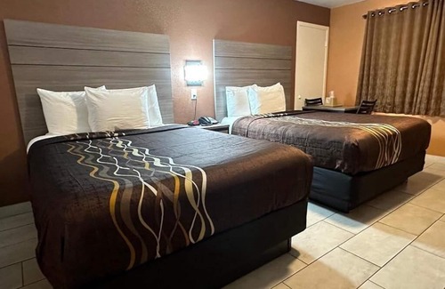 Victorville House | Queen Room With Two Queen Beds- Non Smoking