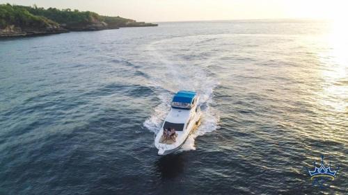 Tanjungbenoa Boat Rental | Queen Ruizi Private Yacht