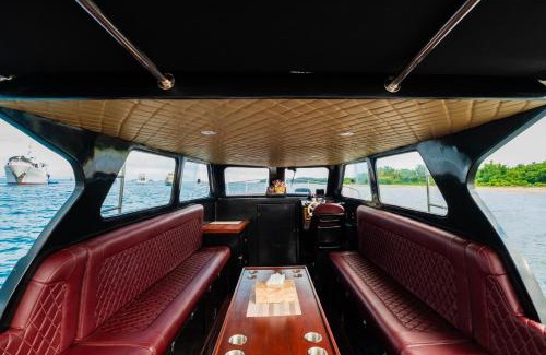 Tanjungbenoa Boat Rental | Queen Ruizi Private Yacht Charter