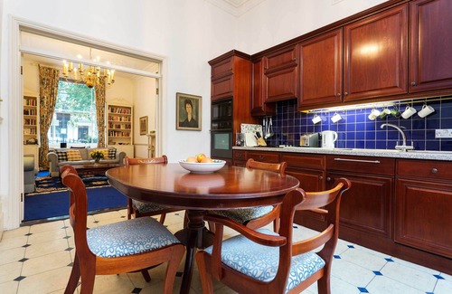Bayswater Apartment | Queen's Gardens Flat, by Veeve