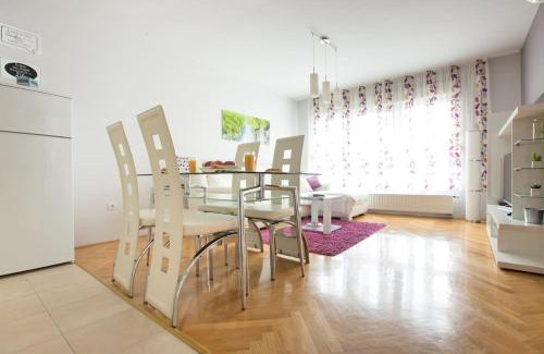 Zagreb Apartment | Queen's gate