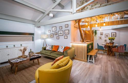 Windermere Apartment | Queen's Loft