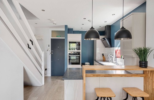 Queen's Park Apartment | Queen's Park Duplex Apartment