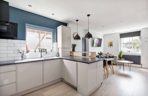 Queen's Park Apartment | Queen's Park Duplex Apartment