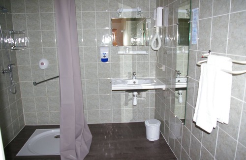 Redon Hotel | Queen Serenity Hotel