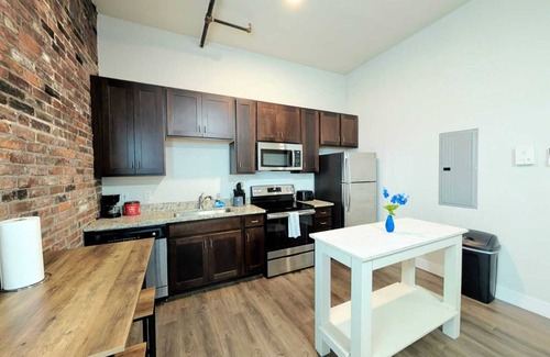 Central West End Apartment | Queen Studio on West Pine– Close to Barnes