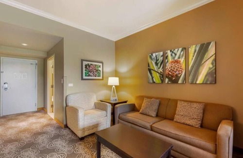 Miami Springs Apartment | Queen Suite Near Curtiss Mansion MIA