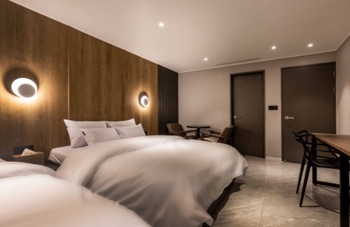 Janghang-dong Hotel | Queen Town Hotel