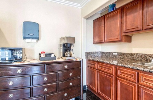 Eastside Hotel | Queencity Inn