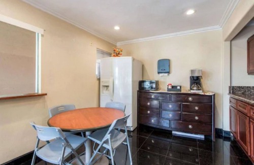 Eastside Hotel | Queencity Inn