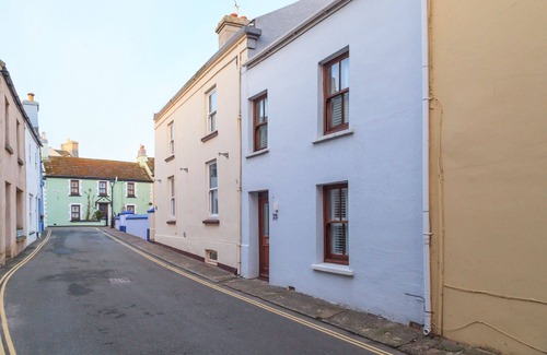 Peel Cottage | Queenie Cottage - A charming retreat tucked away in the heart of Peel, Isle of Man.