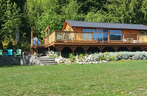Balfour Cottage | Queens Bay Hideaway Lakefront Cottage