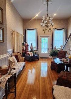 Wise House | Queens Chamber w King Heavenly Bed at Nottingham Place in Wise