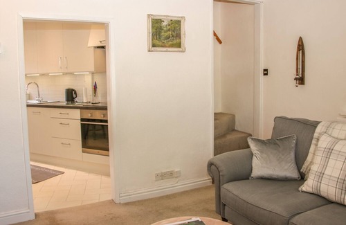 Much Wenlock Cottage | QUEENS COTTAGE, romantic, character holiday cottage in Much Wenlock