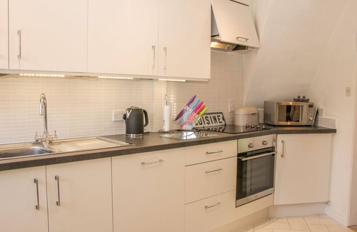 Much Wenlock Cottage | QUEENS COTTAGE, romantic, character holiday cottage in Much Wenlock
