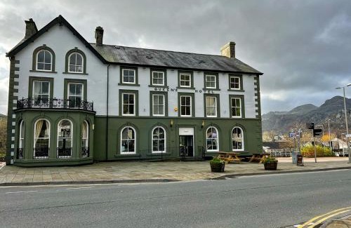 Rhiwbryfdir Hotel | Queens Hotel
