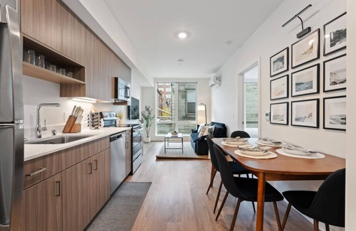 East Central Apartment | Queen’s Nest by ConventionCenter