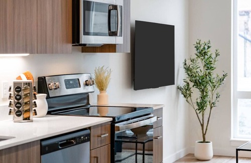 East Central Apartment | Queen’s Nest by ConventionCenter