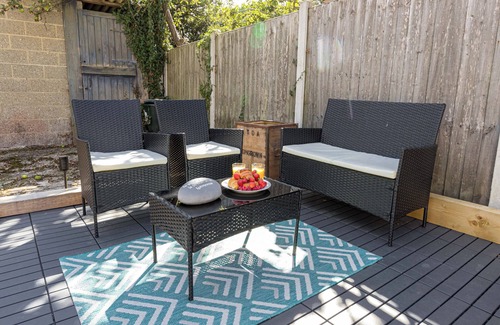 Bournemouth Apartment | Queens Park Views by Grandeur Property
