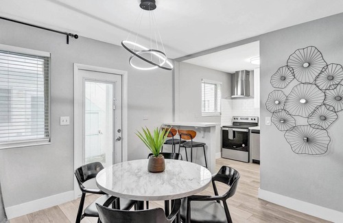 West Avenue Apartment | Queens Suite 2BD/2BA Miami Beach Lincoln Casa