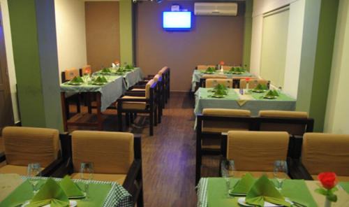 Vadakara Hotel | Queens Tourist Home