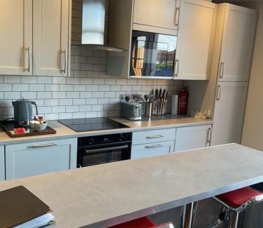 West Kensington Apartment | Queens View