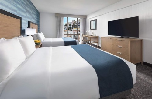 Fisherman's Wharf Hotel | Queens with a Stunning City View, Caza, Close to Ghirardelli, 2 Rooms