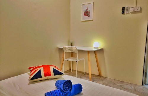 Kampung Sungai Nibong House | Queensbay Mall, Up to 5 Pax, 2 Bedrooms, 1 Bathroom, 1 Car Park by Star Home
