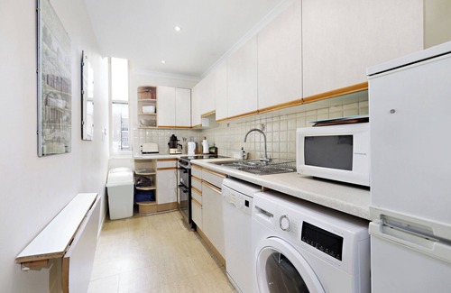 Knightsbridge and Belgravia Apartment | QUEENSGATE TERRACE, KENSINGTON - Delightful 2 bed, 1 bath apartment- Kensington